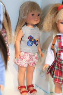 Vestida de Azul Carlota Blonde Doll In Shorts 28cm alternate image