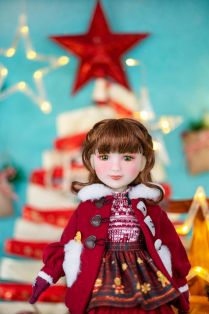 Ruby Red Fashion Friends Limited Edition Christmas Doll Robin alternate image